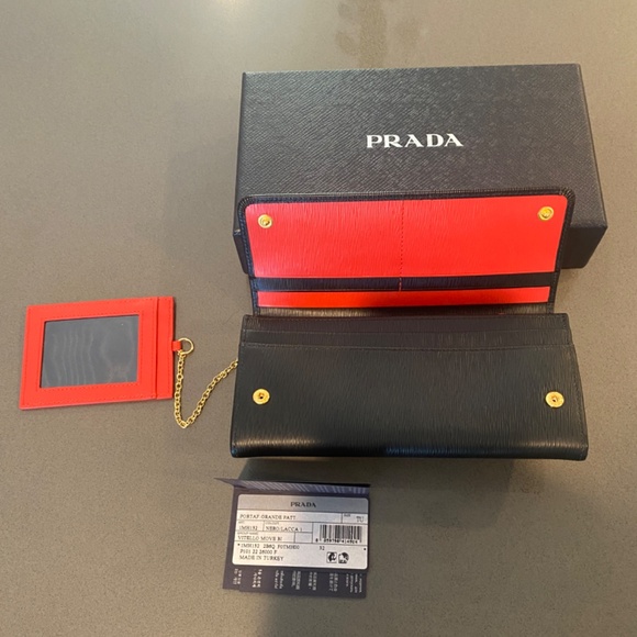 Prada Large    Black Wallet with Red Interior Large. - Picture 6 of 6